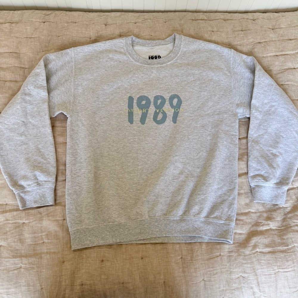 Taylor Swift 1989 Spotify Fans First Exclusive Merch Sweatshirt Medium - Picture 1 of 6